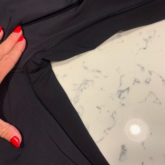 Lululemon black cropped pants size 6 - Picture 7 of 11